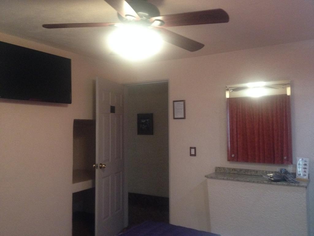 Hotel La Paz グアダラハラ 部屋 写真