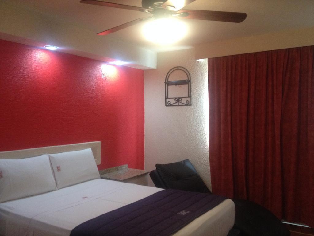Hotel La Paz グアダラハラ 部屋 写真